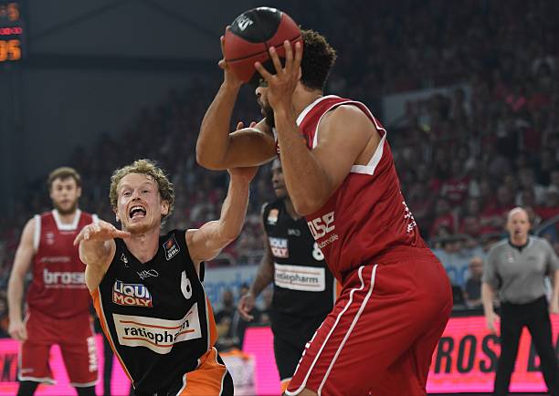 与此同时 与此同时